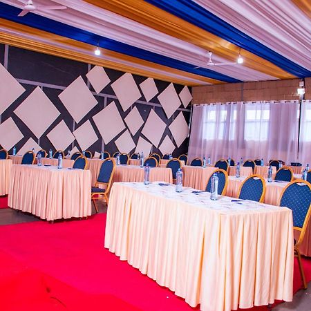Buraha Zenoni Hotel And Resort Nakuru Exteriör bild