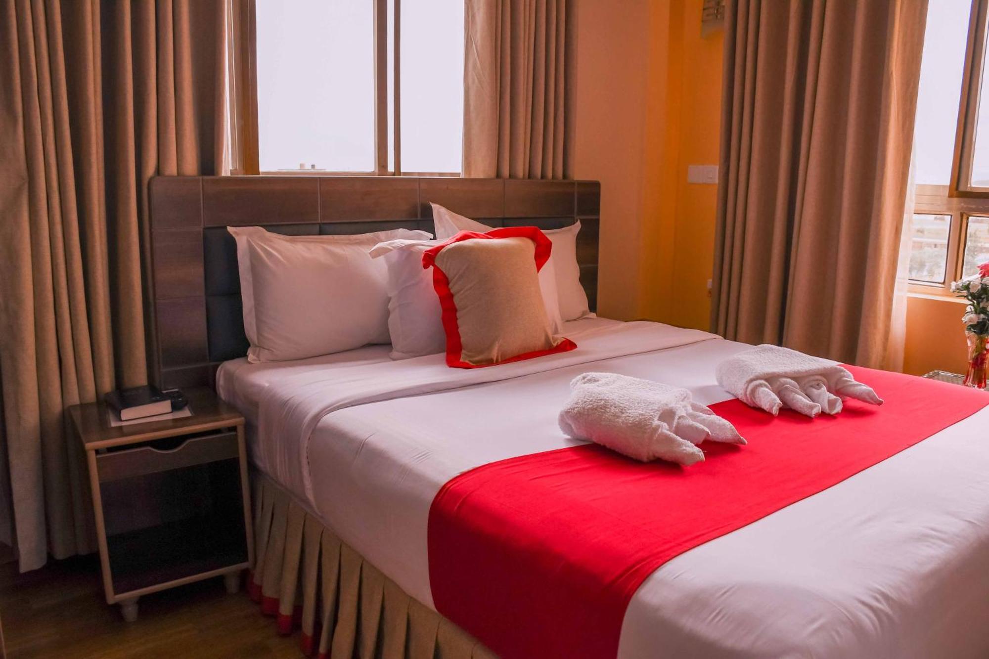 Buraha Zenoni Hotel And Resort Nakuru Exteriör bild
