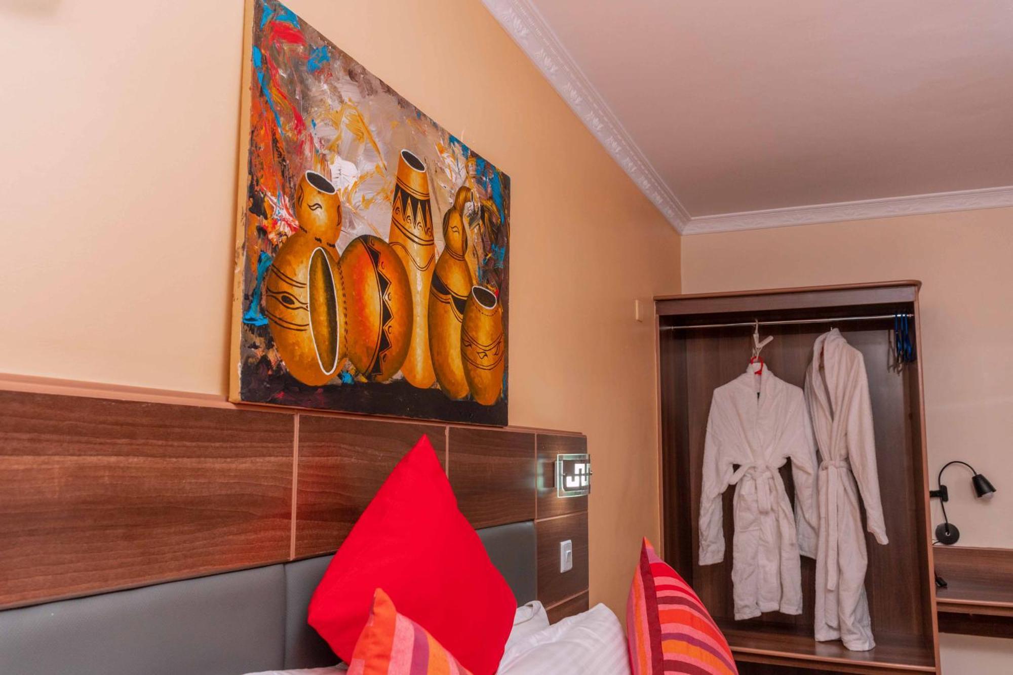 Buraha Zenoni Hotel And Resort Nakuru Exteriör bild