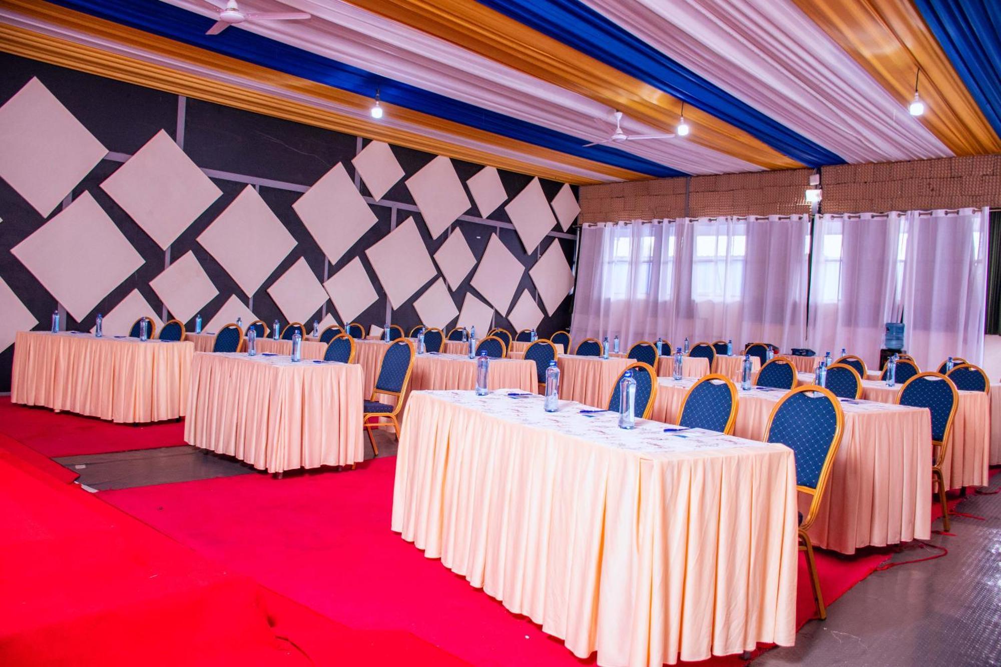 Buraha Zenoni Hotel And Resort Nakuru Exteriör bild