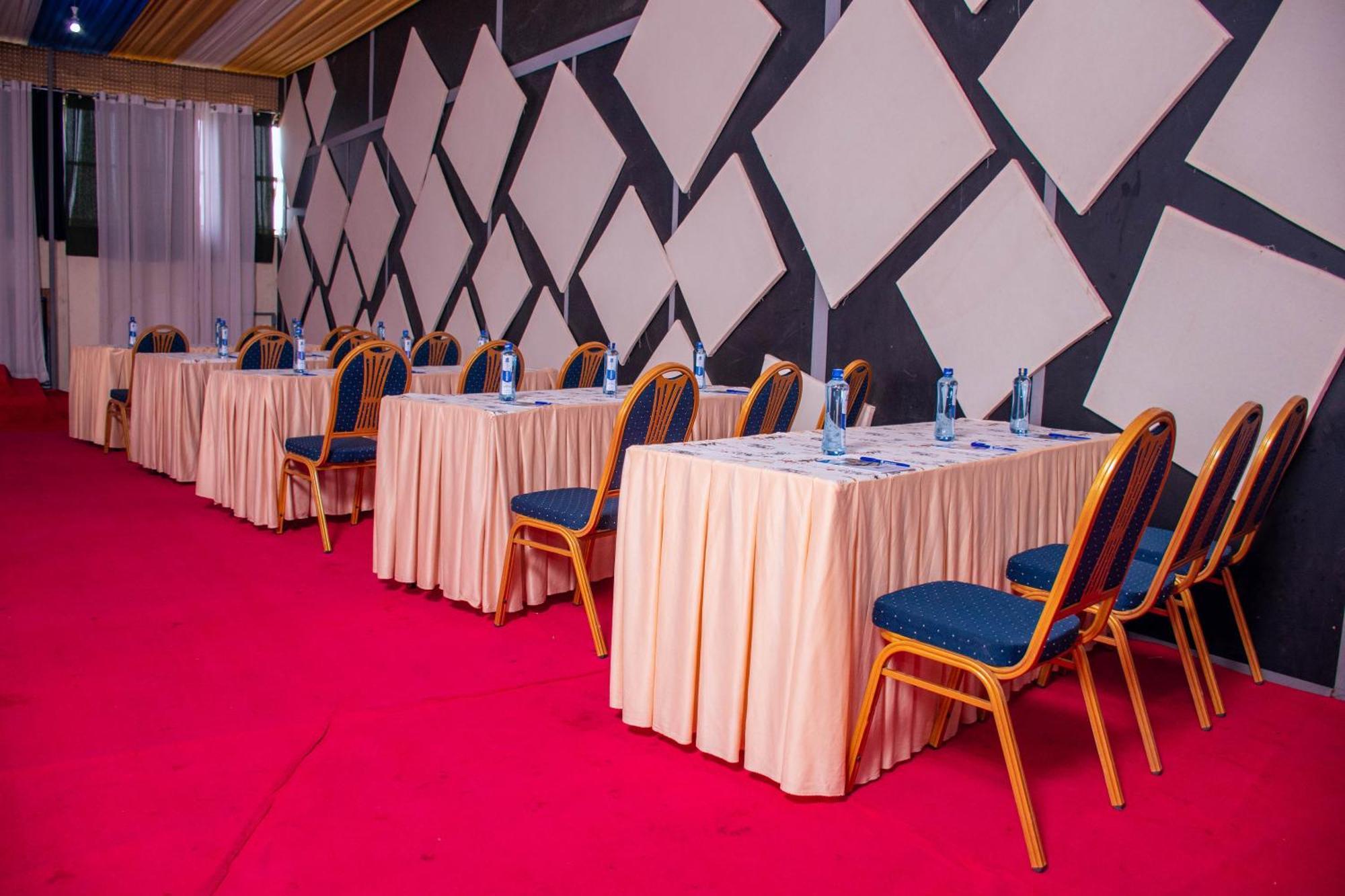 Buraha Zenoni Hotel And Resort Nakuru Exteriör bild
